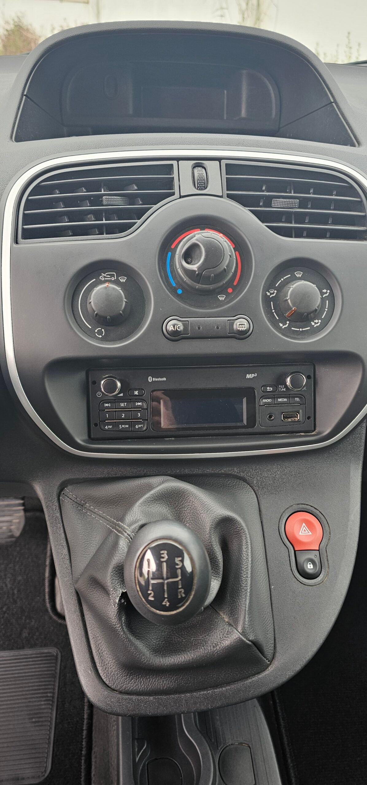 RENAULT Kangoo Express Fase II Diesel (KU2) 1.5 dCi Compact Business S/S 3L 4P (75cv) — foto 9