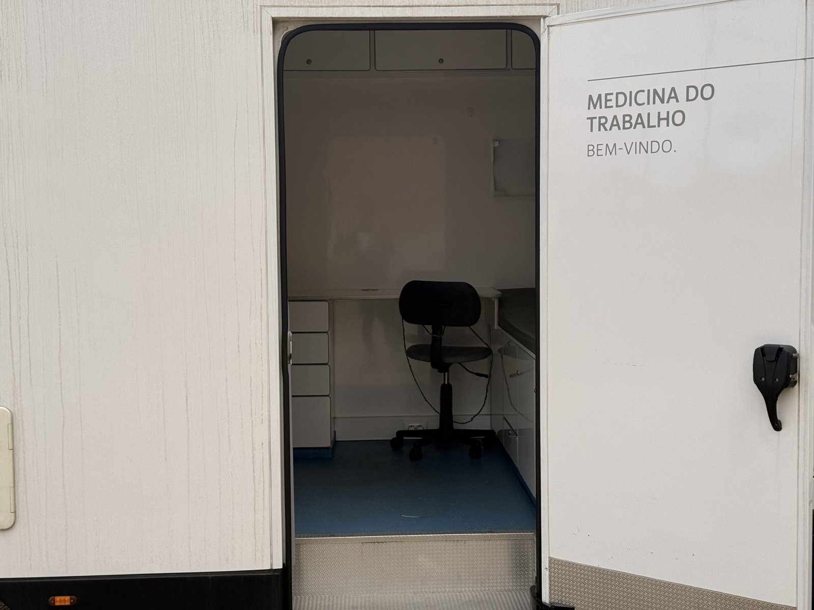 IVECO Daily Chassis-Cabina Diesel 3.0 35C18 4100 2P (180cv) — foto 6